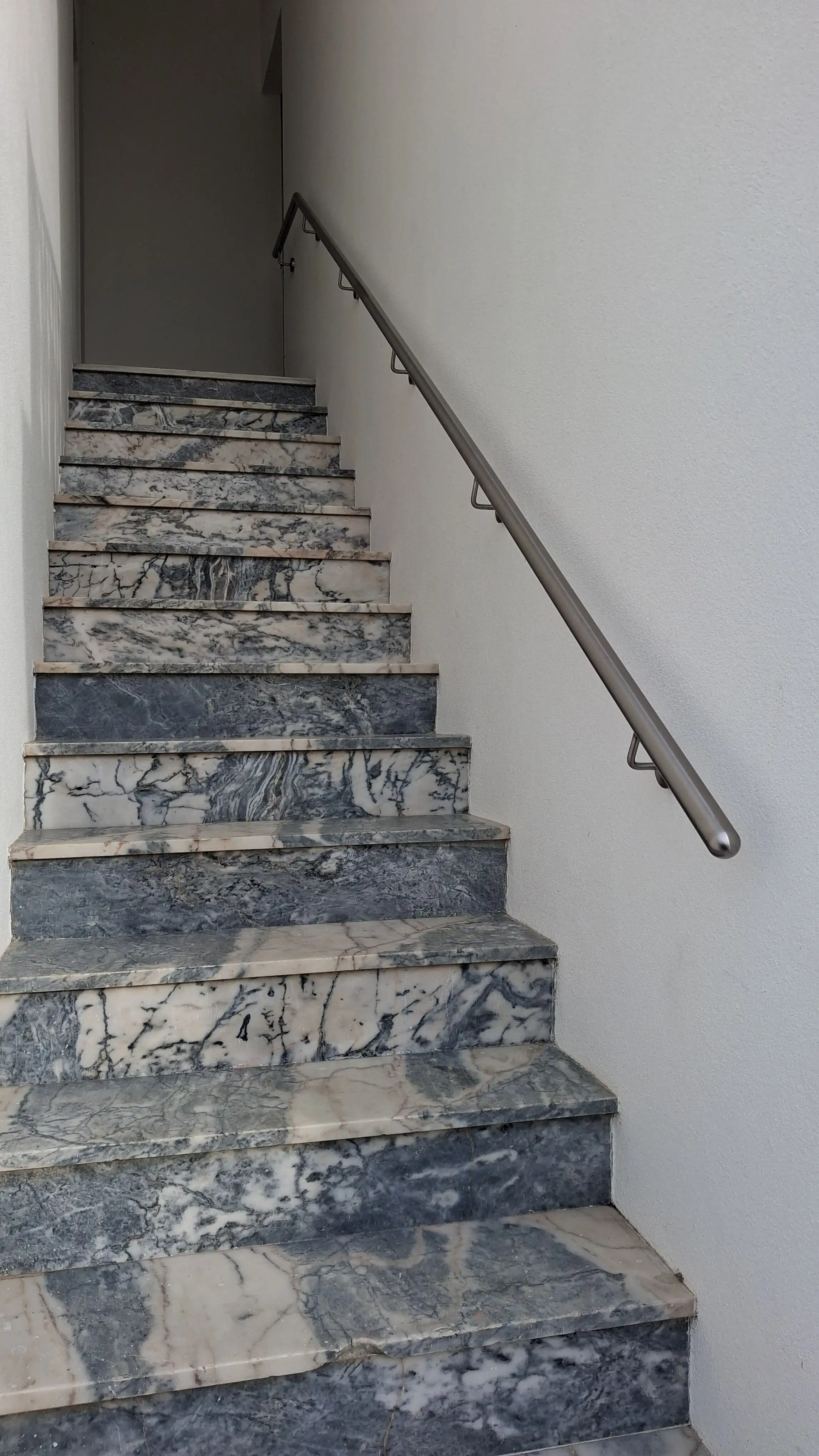 Aplicação de Painel Sandwic pela Serralharia Pinho